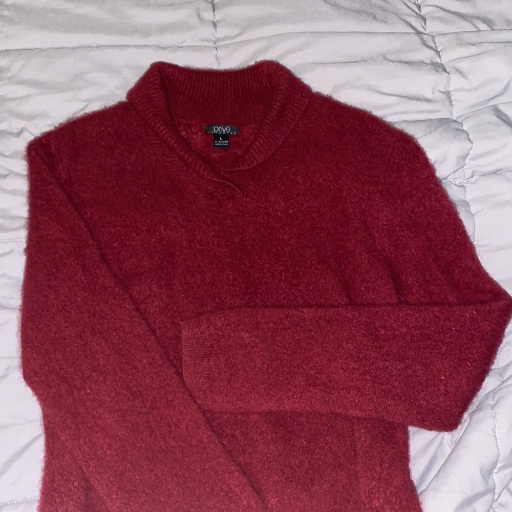 Privé 100% cashmere burgundy sweater